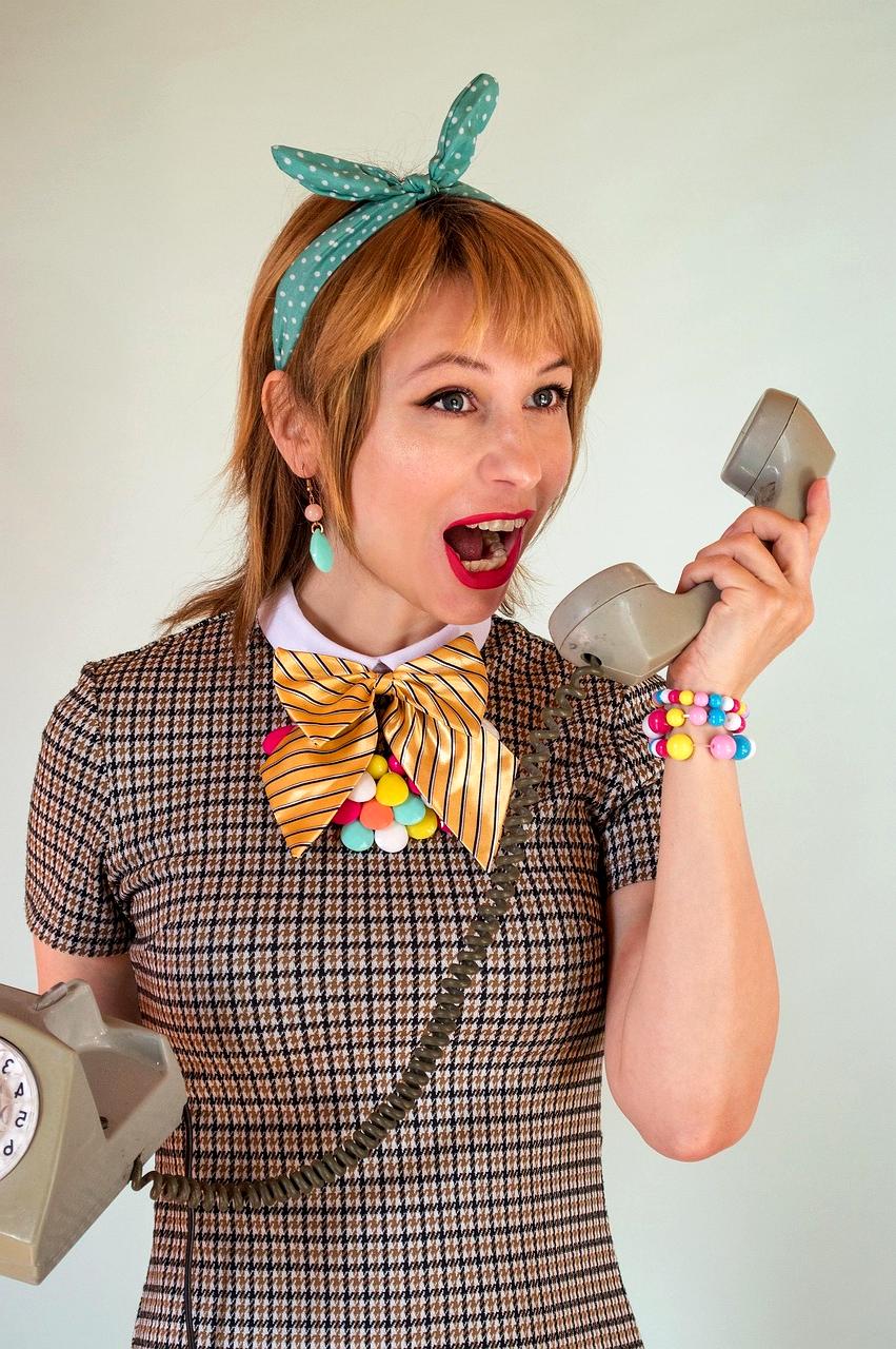 Phone handset icon for contact number field